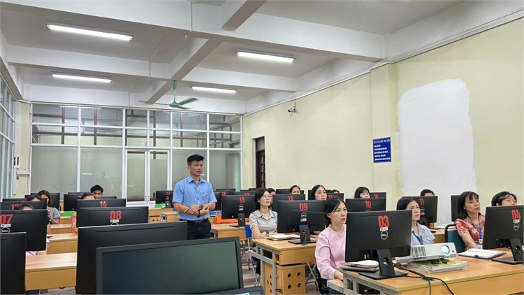 Thư viện Đại học Công nghiệp Hà Nội tổ chức tập huấn “Làm chủ AI với Prompt Engineering”