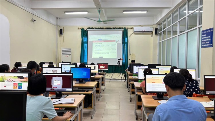 Thư viện Đại học Công nghiệp Hà Nội tổ chức tập huấn “Làm chủ AI với Prompt Engineering”