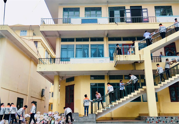 Trao hơn 3.500 đầu sách – Cầu nối tri thức giữa Trường Đại học Công nghiệp Hà Nội và Trường Cao đẳng Công nghiệp và Xây dựng