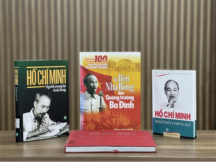 Ánh sáng từ những trang sách về Hồ Chí Minh – Người anh hùng giải phóng dân tộc