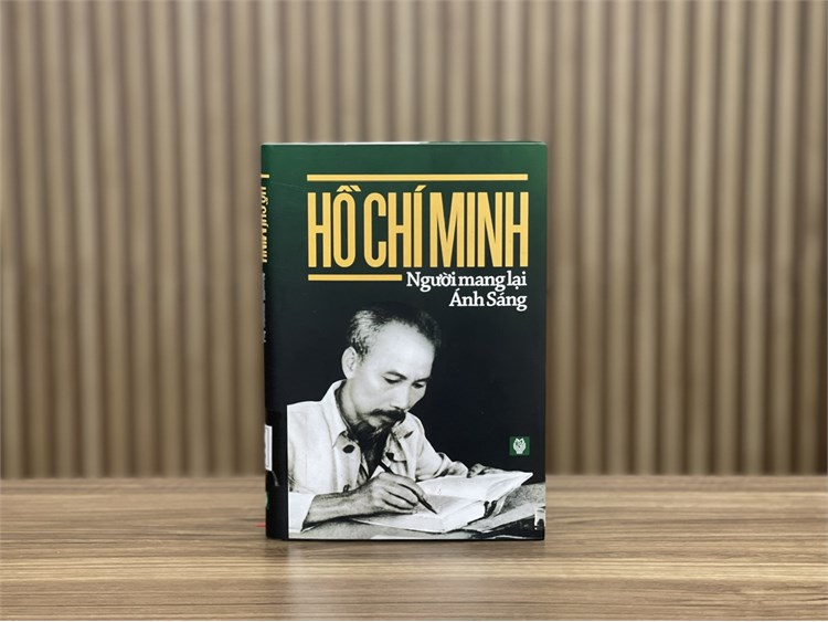 Ánh sáng từ những trang sách về Hồ Chí Minh – Người anh hùng giải phóng dân tộc