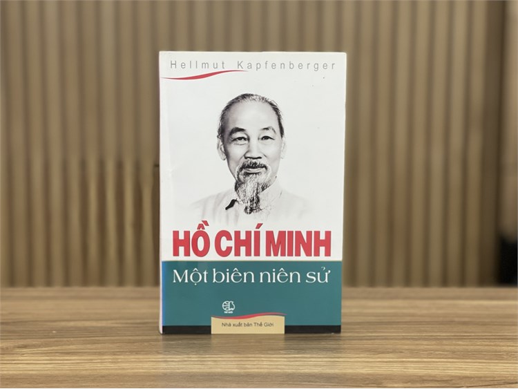Ánh sáng từ những trang sách về Hồ Chí Minh – Người anh hùng giải phóng dân tộc