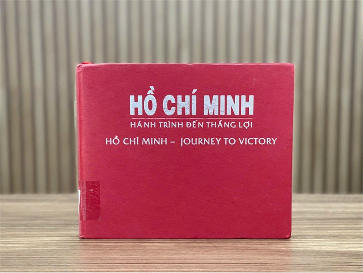 Ánh sáng từ những trang sách về Hồ Chí Minh – Người anh hùng giải phóng dân tộc