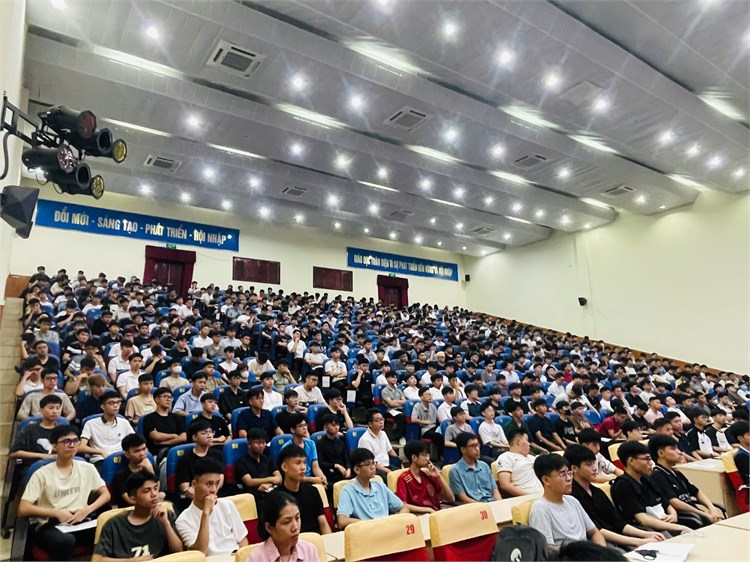 Thư viện Đại học Công nghiệp Hà Nội: Hướng dẫn khai thác tài nguyên thông tin cho tân sinh viên ĐH-K20