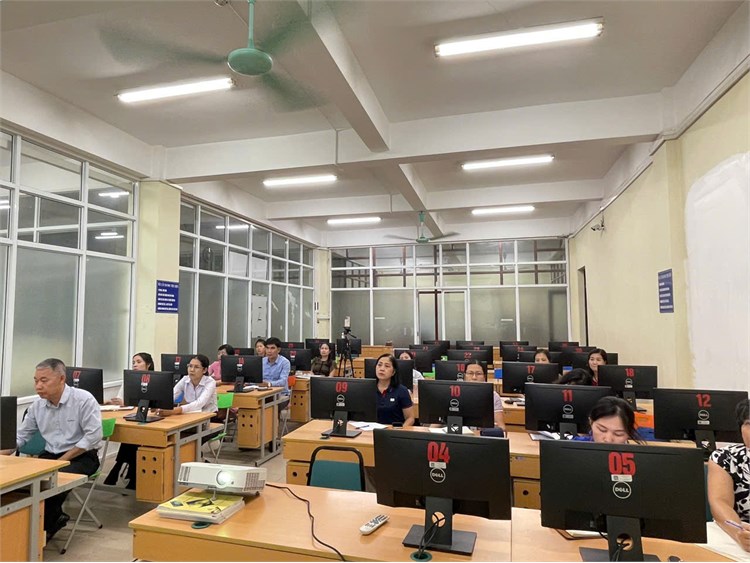 Tập huấn “Xây dựng nội dung giới thiệu sản phẩm KHCN HaUI bằng công cụ đa phương tiện – AI” dành cho cán bộ Trung tâm Thông tin – Thư viện