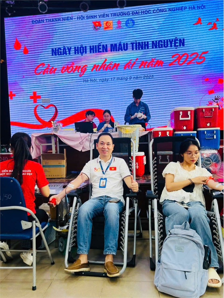 Cán bộ, viên chức Trung tâm Thông tin – Thư viện tham gia Ngày hội Hiến máu tình nguyện “Cầu vồng nhân ái” năm 2025