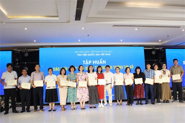 Thư viện Đại học Công nghiệp Hà Nội tham gia tập huấn về bảo quản tài nguyên thông tin số tại Huế
