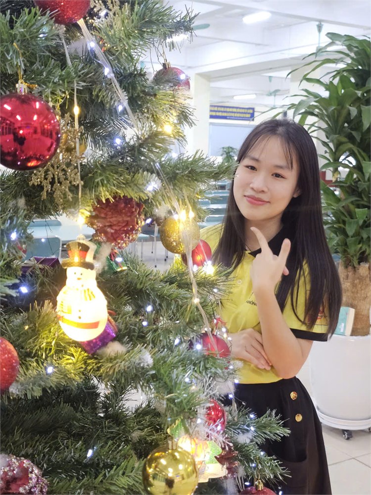 Không gian tri thức bừng sáng sắc Noel tại Thư viện Đại học Công nghiệp Hà Nội