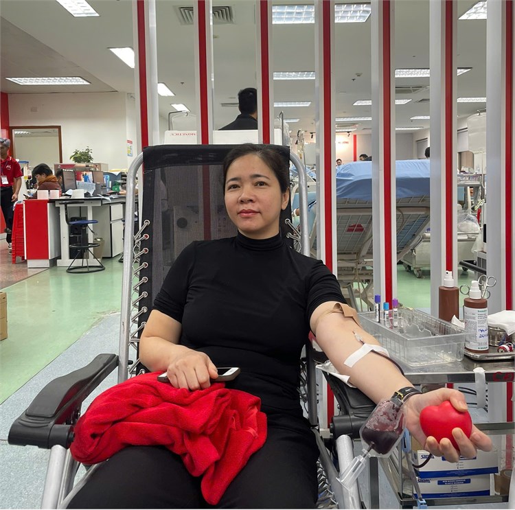 Tết sẻ chia, Xuân yêu thương từ những giọt máu nghĩa tình của cán bộ Thư viện Đại học Công nghiệp Hà Nội