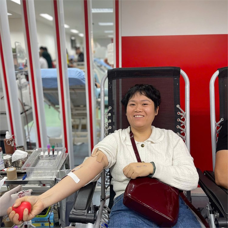 Tết sẻ chia, Xuân yêu thương từ những giọt máu nghĩa tình của cán bộ Thư viện Đại học Công nghiệp Hà Nội