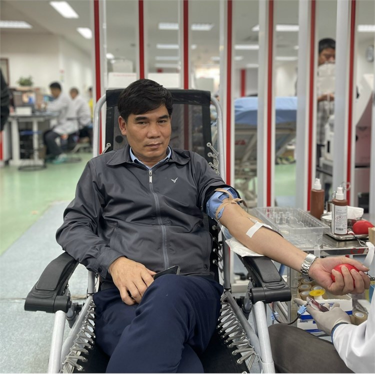 Tết sẻ chia, Xuân yêu thương từ những giọt máu nghĩa tình của cán bộ Thư viện Đại học Công nghiệp Hà Nội