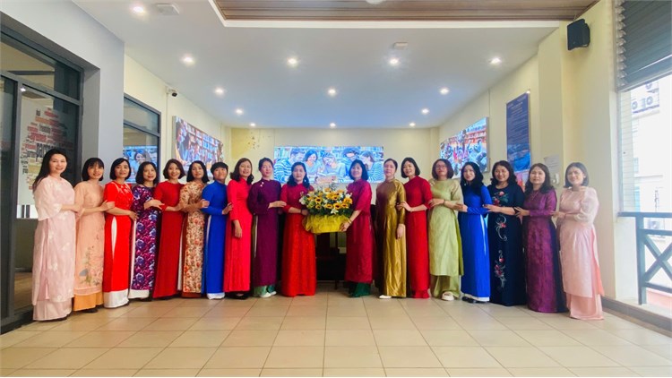 Thư viện Đại học Công nghiệp Hà Nội: Chào mừng Ngày Quốc tế Phụ nữ 8/3 và Tuần lễ Áo dài HaUI