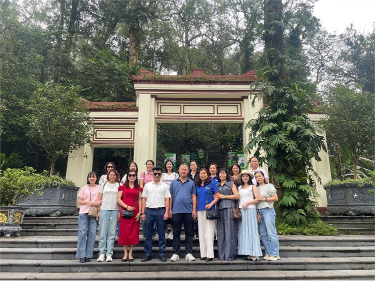 Trung tâm Thông tin - Thư viện Đại học Công nghiệp Hà Nội tổ chức chương trình sinh hoạt học tập hè năm 2026: Gắn kết tập thể, bồi đắp truyền thống, lan tỏa giá trị văn hóa công đoàn