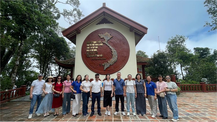 Trung tâm Thông tin - Thư viện Đại học Công nghiệp Hà Nội tổ chức chương trình sinh hoạt học tập hè năm 2026: Gắn kết tập thể, bồi đắp truyền thống, lan tỏa giá trị văn hóa công đoàn