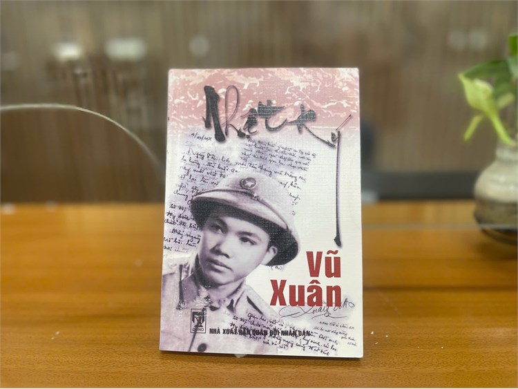 Tháng Bảy – Khắc ghi đạo lý “Uống nước nhớ nguồn”, gìn giữ ký ức dân tộc trong từng trang sách