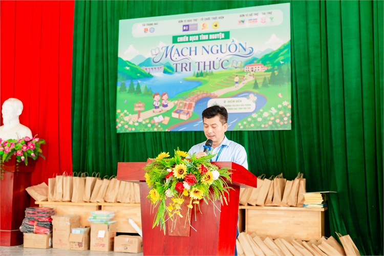 Trao tặng những món quà ý nghĩa tới học sinh Trường TH&THCS Bắc Phong nhân dịp năm học mới