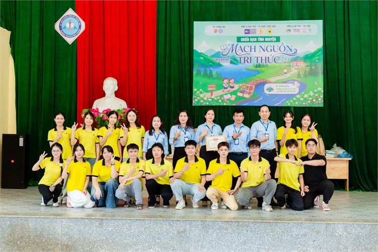 Trao tặng những món quà ý nghĩa tới học sinh Trường TH&THCS Bắc Phong nhân dịp năm học mới