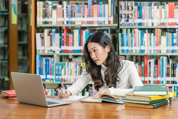 [GÓC TƯ VẤN] Kỹ thuật biến AI thành người phản hồi, thay vì người làm bài