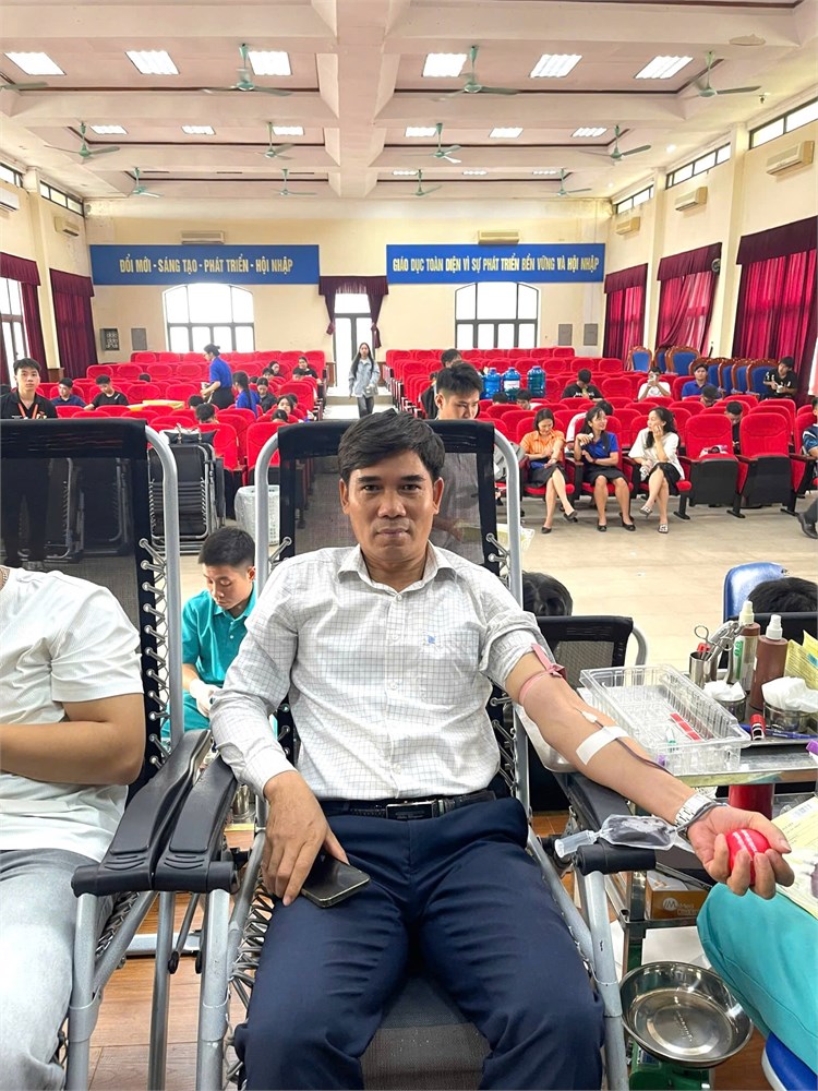 Cán bộ Trung tâm Thông tin - Thư viện tích cực tham gia hiến máu tình nguyện lan tỏa giá trị nhân văn, khẳng định trách nhiệm với cộng đồng