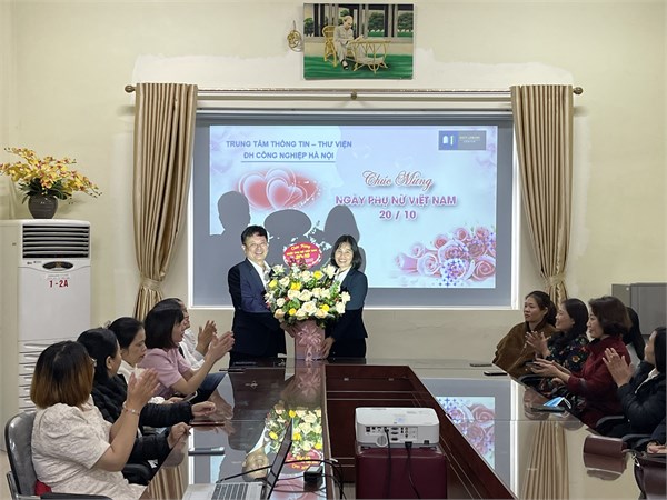 Trung tâm Thông tin - Thư viện chào mừng kỷ niệm ngày thành lập Hội liên hiệp Phụ nữ Việt Nam 20.10
