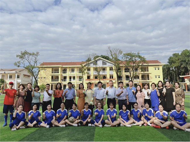 Đội bóng đá nữ Liên quân Trung tâm TTTV - Khoa Điện - Phòng KHCN - Viện CN HaUI giành tấm vé vào bán kết giải bóng đá nữ viên chức, người lao động năm 2022.