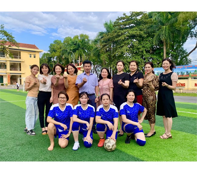 Đội bóng đá nữ Liên quân Trung tâm TTTV - Khoa Điện - Phòng KHCN - Viện CN HaUI giành tấm vé vào bán kết giải bóng đá nữ viên chức, người lao động năm 2022.