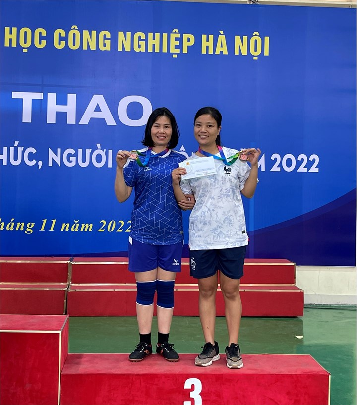 Liên quân Trung tâm TTTV - Khoa Điện - Phòng KHCN - Viện CN HaUI giành giải 3 toàn đoàn tại Hội thao TDTT viên chức, người lao động Trường Đại học Công nghiệp Hà Nội năm 2022