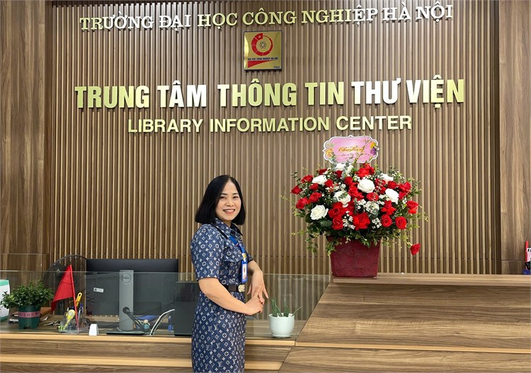 Hoạt động chào mừng Ngày Phụ nữ Việt Nam 20/10 tại Trung tâm Thông tin Thư viện Đại học Công nghiệp Hà Nội