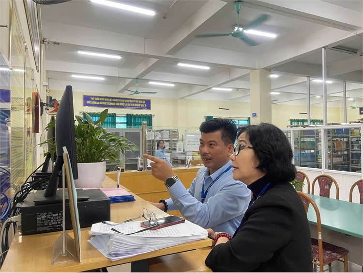 Trung tâm Thông tin Thư viện tiếp đón đại diện đoàn chuyên gia đánh giá ngoài các chương trình đào tạo đến tham quan và khảo sát về Thư viện