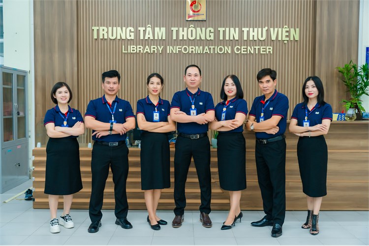 Không khí chào mừng kỷ niệm 42 năm Ngày Nhà giáo Việt Nam tại Thư viện Đại học Công nghiệp Hà Nội