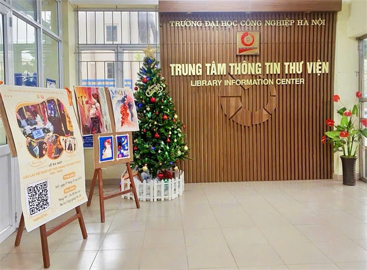 Không khí Noel rộn ràng tại Thư viện Đại học Công nghiệp Hà Nội