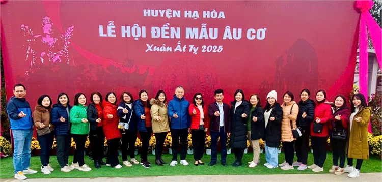 Thư viện Đại học Công nghiệp Hà Nội tổ chức tham quan học tập đầu năm tại Đền thờ Tổ Mẫu Âu Cơ và Đền Hùng tỉnh Phú Thọ