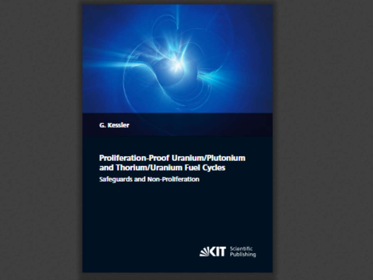Proliferation-proof Uranium/Plutonium and Thorium/Uranium Fuel Cycles: Safeguards and Non-Proliferation