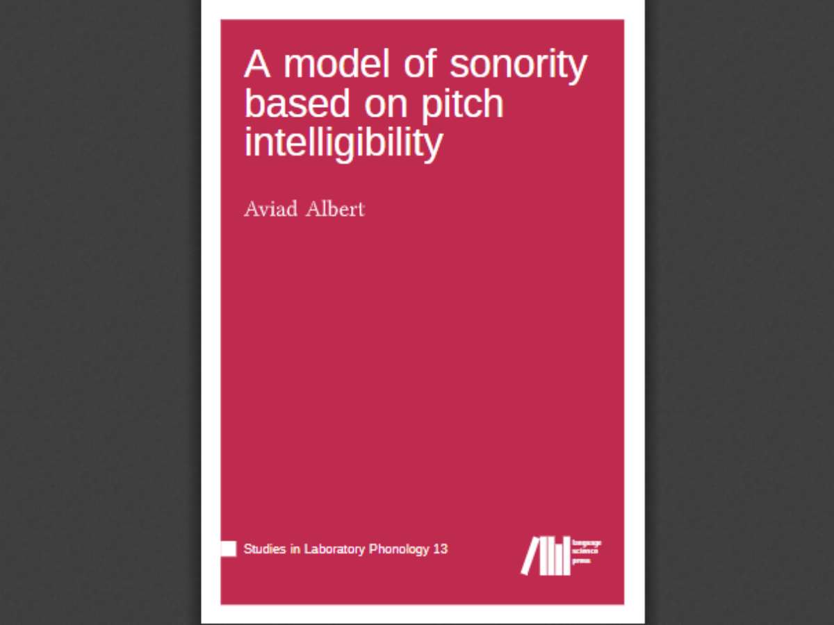 A model of sonority based on pitch intelligibility