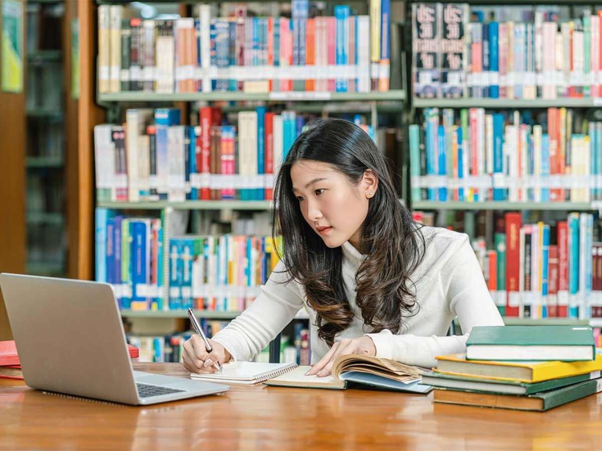 [GÓC TƯ VẤN] Kỹ thuật biến AI thành người phản hồi, thay vì người làm bài